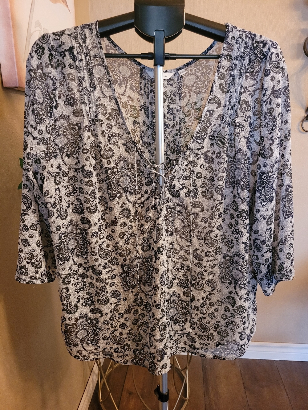 Reitmans Plus Black and Grey Blouse 3/4 Sleeve